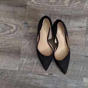 Black Pumps 3-in heels
